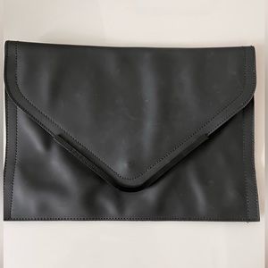 BCBG generation clutch